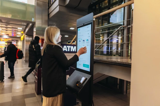 В Риге запустили первую в Балтии систему Bolt без приложения.