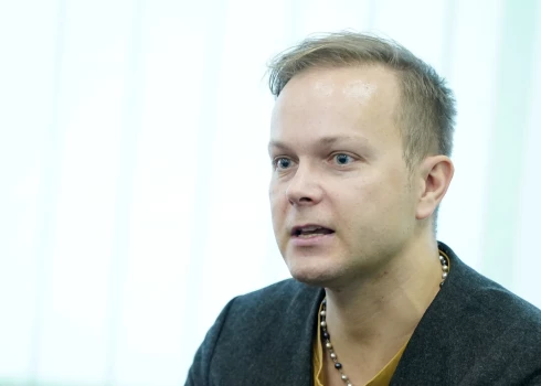 Andri Saulīti apstiprina SEPLP locekļa amatā. 