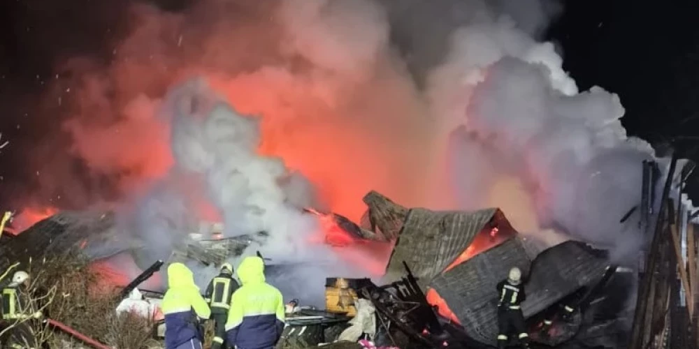 Aicina palīdzēt ugunsgrēkā cietušajam Vecumnieku posteņa komandierim un viņa ģimenei.