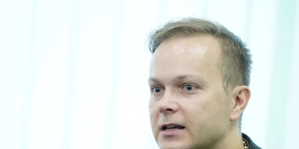 Депутаты Сейма в четверг утвердили исследователя в области социальных наук Андриса Саулитиса на должности члена Совета по общественным электронным СМИ.