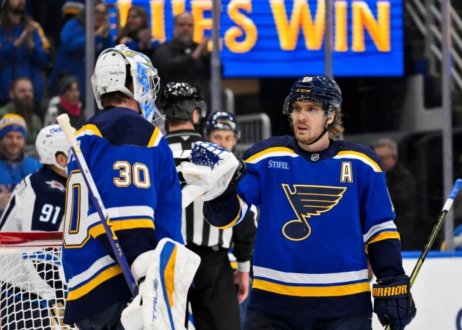 "Blues" hokejistiem pietiek ar vieniem vārtiem uzvarai; "Devils" panākums Lasvegasā