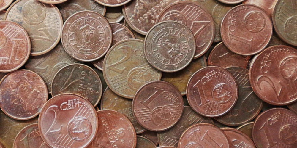 Igaunijā no apgrozības izņemtās viena un divu centu eiro monētas sūta uz Latviju.