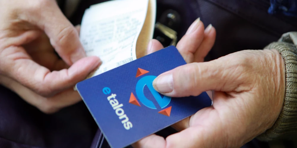 Rīgas dome paplašina atlaides braukšanai galvaspilsētas sabiedriskajā transportā. 