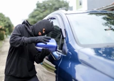 Латвийским владельцам машин сообщили, какие именно автомобильные детали крадут чаще всего