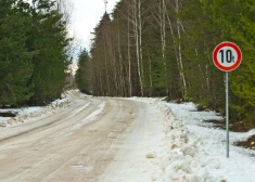 Cēsu novadā garnadzis nofenderējis 20 ceļazīmes