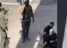 VIDEO: vērienīgā policijas operācijā Austrālijā aizturētas piecas personas, kas, iespējams, plānoja jaunu teroraktu