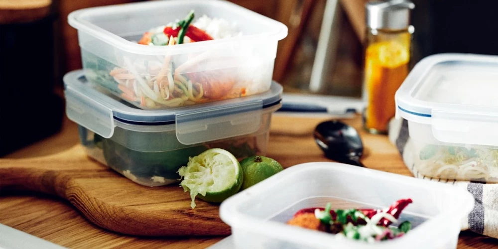 Когда мы планируем использование остатков заранее, мы уважаем время, деньги и усилия, вложенные в подготовку праздничного стола, а остатки еды становятся практической поддержкой в повседневной жизни.