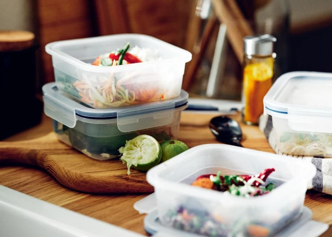 Куда девать салаты, мясо и выпечку после праздников: эксперт дает дельные советы