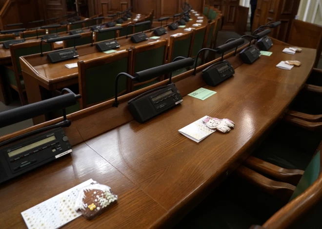 Deputāti steidz atpūsties, tādēļ Saeima bez kvoruma nelemj par svarīgiem grozījumiem Izglītības likumā