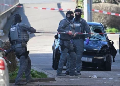 Vācijā piespriež mūža ieslodzījumu vīrietim, kurš Manheimā ar auto tīši brauca virsū cilvēkiem