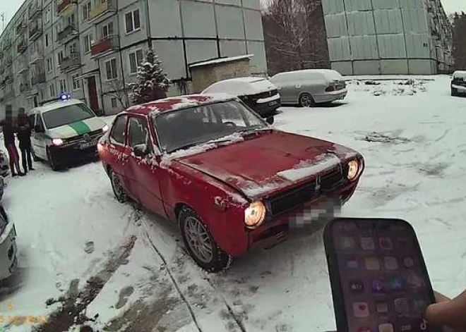 Красная ретро-Toyota на улице в Ропажском крае заинтересовала полицию: дальше выяснилось самое неприятное