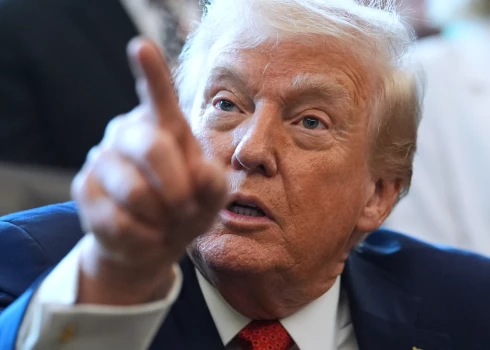 ASV prezidents Donalds Tramps atkal mēģina iestāstīt, ka tā ir Ukraina, kas kavē miera iestāšanos