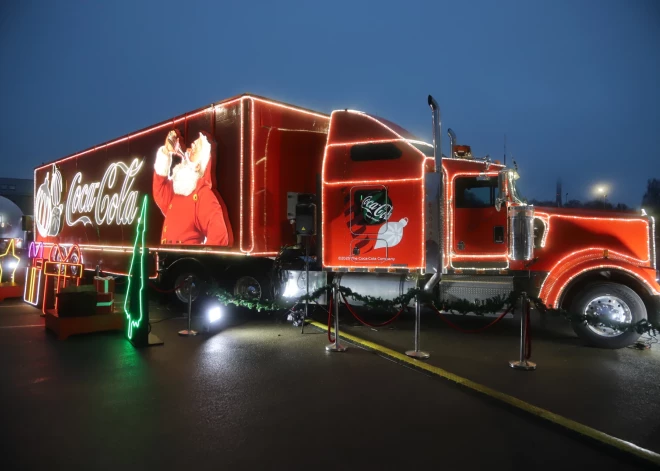 18 декабря в Риге вновь засиял легендарный рождественский грузовик Coca-Cola, наполнив Международный выставочный центр на Кипсале светом, музыкой и настоящим ощущением праздничного чуда.