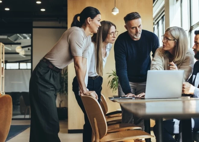 Эксперты объяснили, что на самом деле жители Латвии ждут от своих работодателей в предпраздничные дни