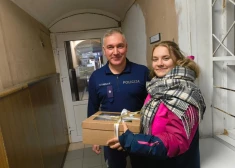 FOTO: Tukuma novada skolēni izsaka pateicību operatīvajiem dienestiem