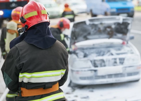 Lūdz apsūdzēt vīrieti par ļaunprātīgu automašīnas dedzināšanu Rēzeknē.