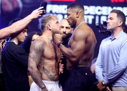 Džeiks Pols (no kreisās) pirmo reizi karjerā spēkosies pret tāda līmeņa bokseri kā Džošua.