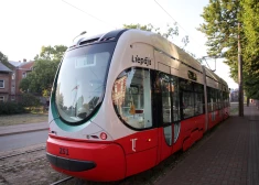 У школы в Лиепае под трамвай попал ребенок