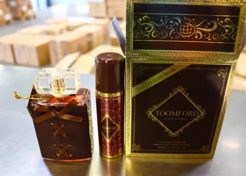  Muita kuģa konteinerā konstatē viltotus parfimērijas izstrādājumus.