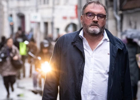 Frederiks Pešjē ierodas Bezansonas pilsētas tiesā