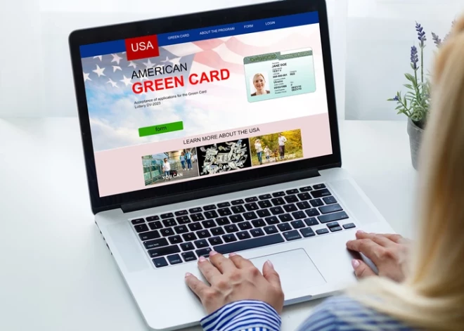 В США остановили программу розыгрыша грин-карт после стрельбы в Университете Брауна