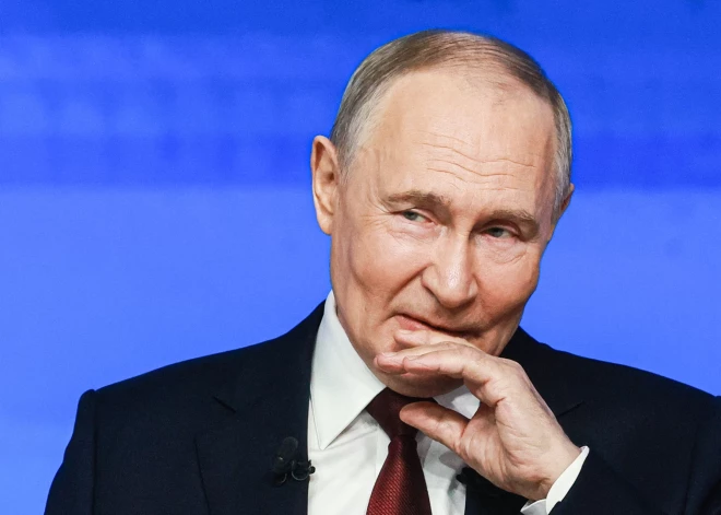 “Ko stāvi durvīs, nāc iekšā!” Putins domā, ka savā uzrunā asprātīgi “iedzeļ” Zelenskim, neapjaušot kā izgāzies