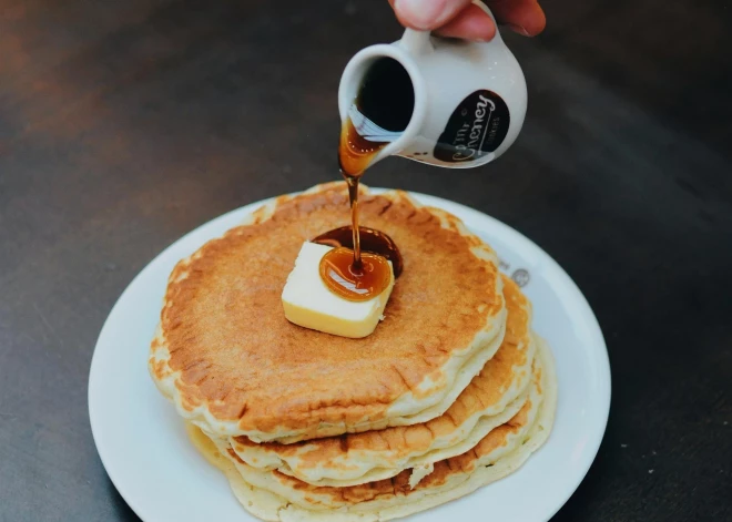 4 iemesli, kāpēc no rīta gribas kaut ko saldu