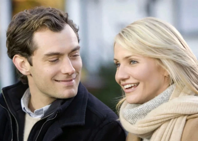 Filmas veidotāji tik zvaigžņotam sastāvam neticēja! Mazzināmi fakti par Ziemassvētku klasiku “Brīvdienas” 