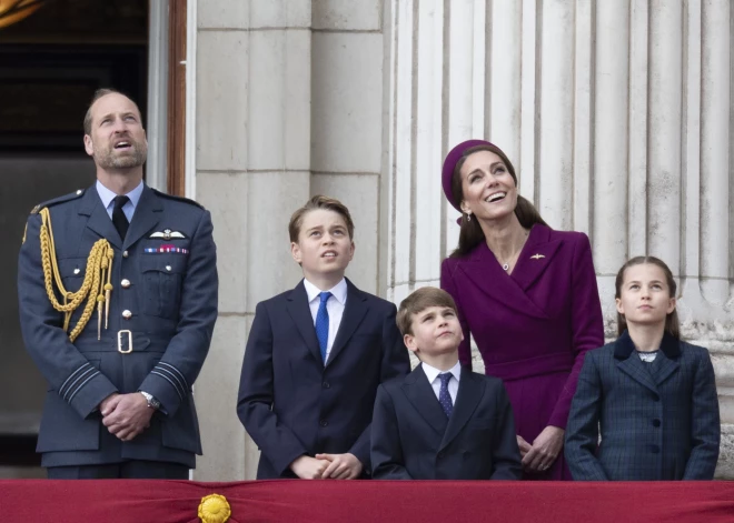 Eksperti skaidro, kāds zemteksts ir Ketrīnas un Viljama ģimenes Ziemassvētku apsveikumam