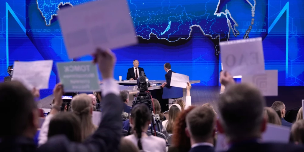 Žurnālisti un Vladimirs Putins.