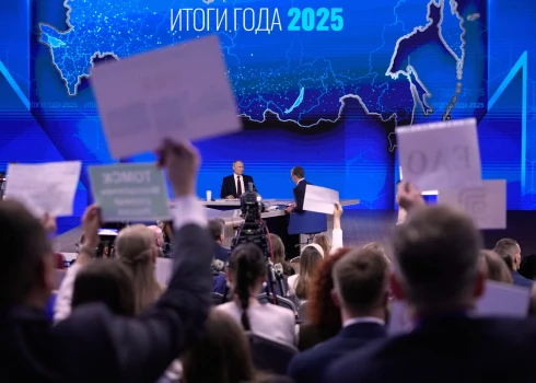 Žurnālisti un Vladimirs Putins.