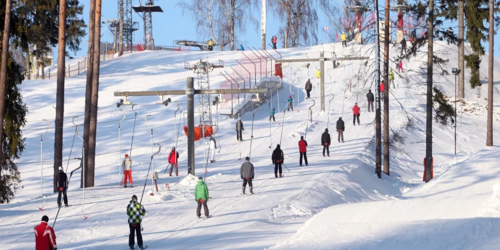 Slēpošanas kompleksi "Gaiziņkalns" un "Briežkalns" strādās Ziemassvētku laikā. 