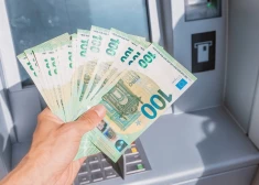 В Латвии с 1 января 2026 года меняются минимальная зарплата, пенсии и пособия: главное в одном списке