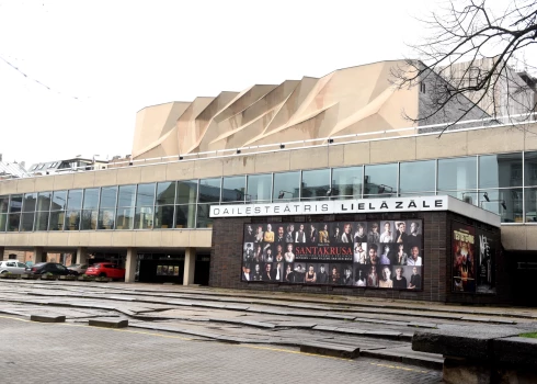 Dailes teātris nodevis darba automašīnu Kijivas Drāmas un komēdijas teātrim. 