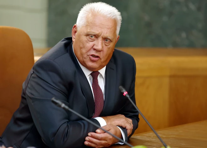 Бизнес под зонтиком НАТО: экс-премьер Латвии раскритиковал заработок вузов на иностранцах