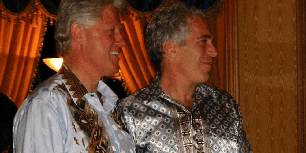 Bija jau paredzams, ka Trampa ietekmē uzsvars tiks likts uz bijušā ASV prezidenta Bila Klintona saikni ar Epstīnu un uzbrukumiem demokrātiem, kamēr pats Tramps palicis ēnā.