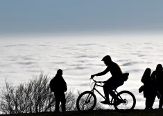 Vietām gaidāms lietus un brāzmains vējš; saglabāsies silts laiks. Laika prognoze svētdienai