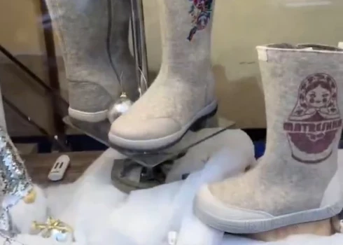 Оформление обуви вызвали негодование телеведущего.