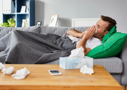 Gripas izplatība Latvijā strauji pieaug .