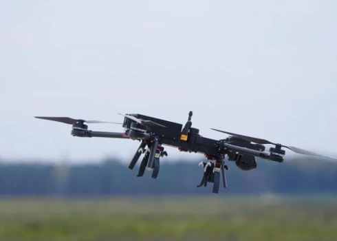 Saeima piešķir tiesības apsargiem neitralizēt dronus pie kritiskās infrastruktūras objektiem.