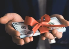 Деньги получит каждый: первая страна ввела для своих жителей безусловный базовый доход