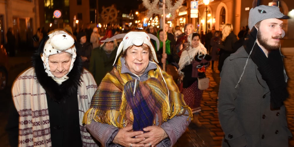 21. decembris ir gada īsākā diena. Saules spīdēšanas ilgums Rīgā ir sešas stundas, 43 minūtes un 31 sekunde. 
