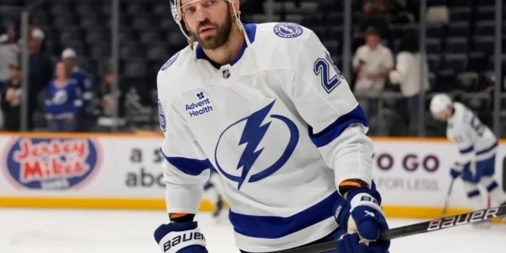 Zemgus Girgensona pārstāvētā Tampabejas "Lightning" mājās ar 6:4 pārspēja Karolīnas "Hurricanes".