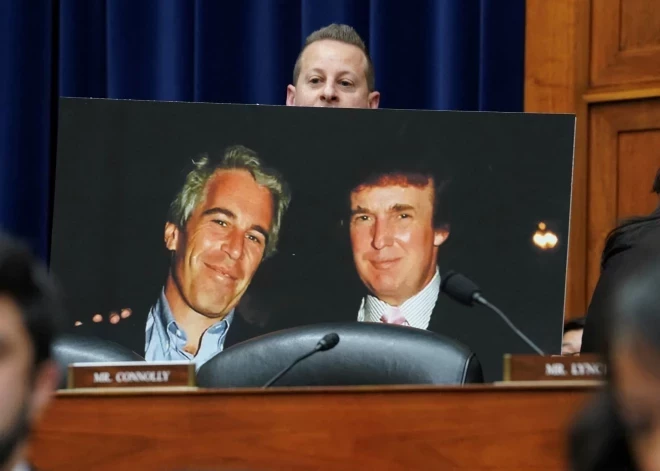 No pedofila Epstīna failiem pazuduši 16 dokumenti, tai skaitā foto ar ASV prezidentu Donaldu Trampu