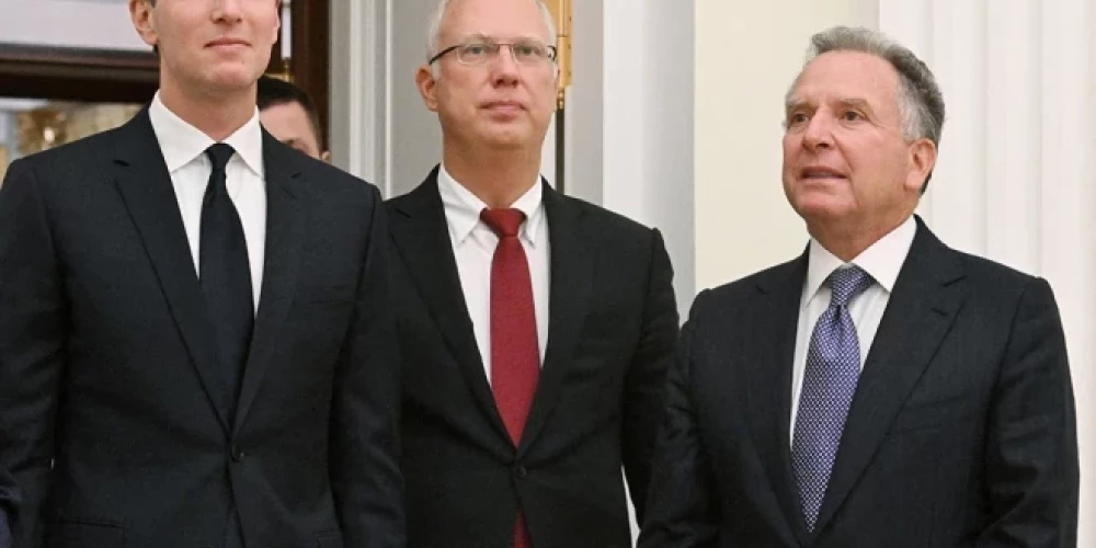 Krievijas diktatora Vladimira Putina īpašais sūtnis Kirils Dmitrijevs sestdien paziņoja, ka sarunas Maiami ar ASV pārstāvjiem līdz šim bijušas konstruktīvas un turpināsies svētdien. 