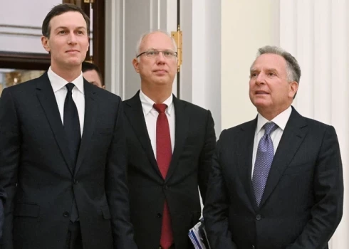 Krievijas diktatora Vladimira Putina īpašais sūtnis Kirils Dmitrijevs sestdien paziņoja, ka sarunas Maiami ar ASV pārstāvjiem līdz šim bijušas konstruktīvas un turpināsies svētdien. 