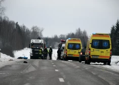 Смертельные аварии в Лиепае и Кулдигском крае: полиция выясняет обстоятельства ДТП
