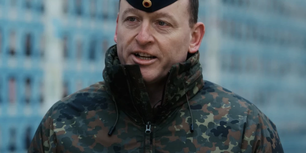 Vācijas jaunais militārās palīdzības koordinators Ukrainai Joahims Kaške norāda, ka Krievija pastiprina uzbrukumus Ukrainai, cenšoties izkārtot sev labāku pozīciju iespējamās miera sarunās.