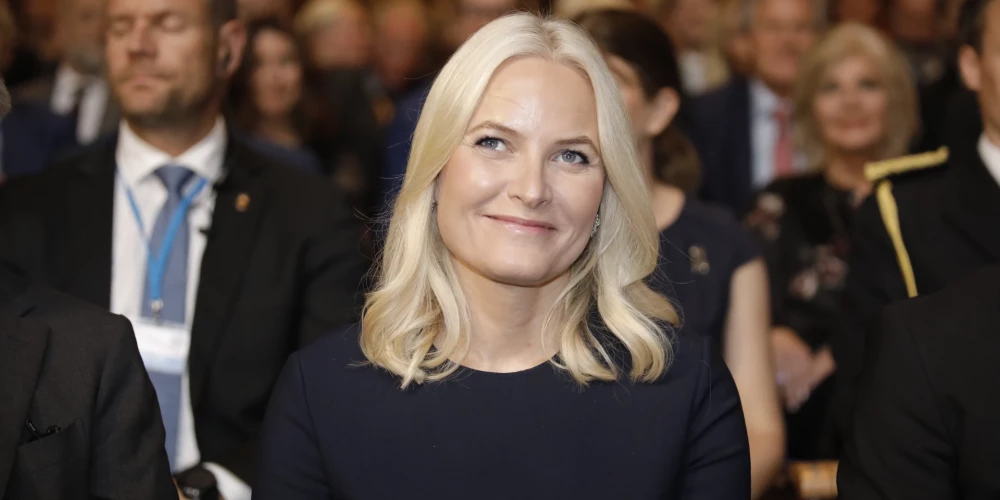 Kroņprincese jau kopš 2018. gada slimo ar hronisku plaušu fibrozi – slimību, kuras laikā plaušās uzkrājas rētaudi, apgrūtinot elpošanu. 