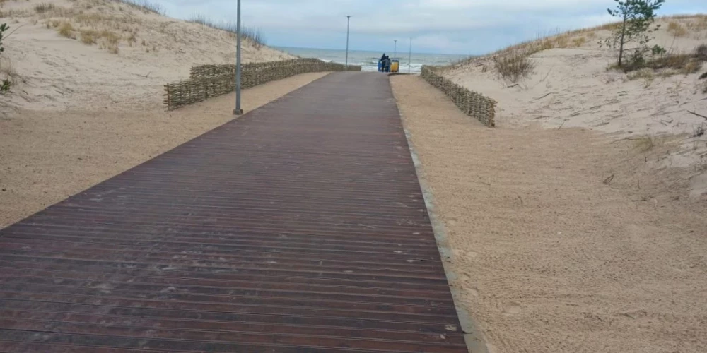 Šonedēļ Ventspilī pabeigti pludmales 6. ieejas pārbūves darbi, kas būtiski uzlabo piekļuvi Zilā karoga pludmalei un padara to par vienu no modernākajām un pieejamākajām pludmales ieejām Latvijā.